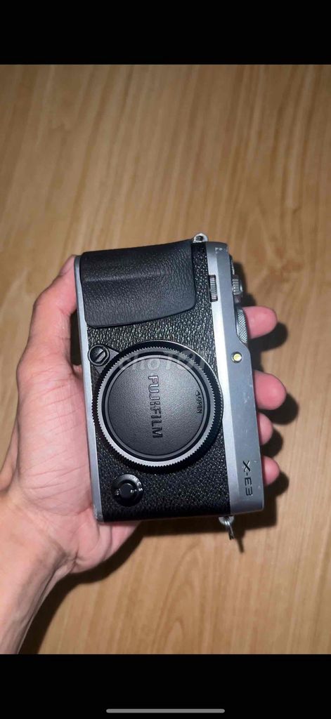 Фото 2: Фотоаппарат Fujifilm X-E3 Silver, 3 батареи