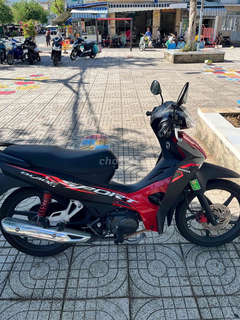 Фото 3: Honda Blade Sport 2023 Красный черный 153689 км