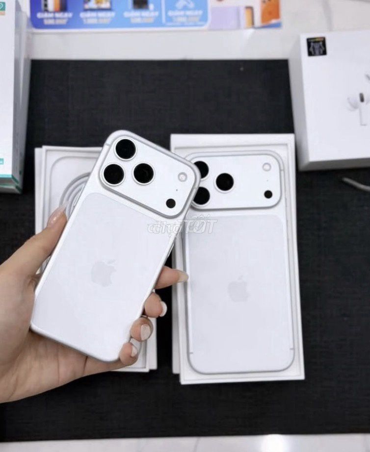 Apple iPhone 17 Pro Max 256GB Silver Like New