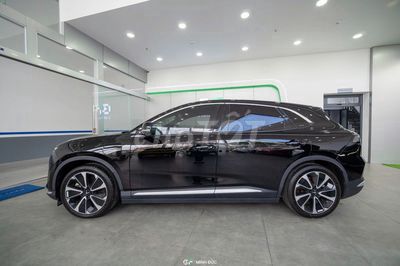 Фото 3: VinFast VF8 Plus 2023 Черный