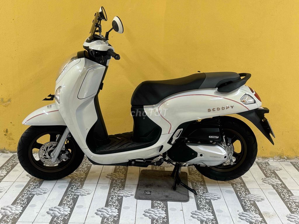 Scoopy конца 2025, как новый, белый 43AA-159.97
