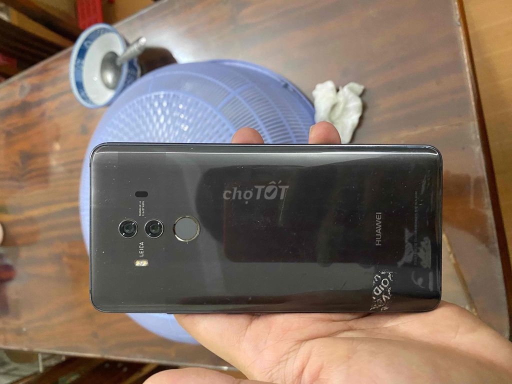 Фото 2: Huawei Mate 10 Pro 4GB/64GB чёрный, трещина на краю