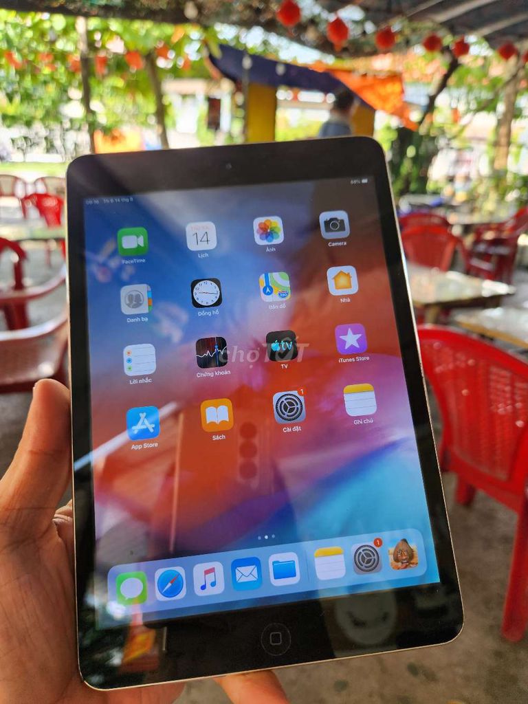 Фото 3: Apple iPad Mini 2 серебристый