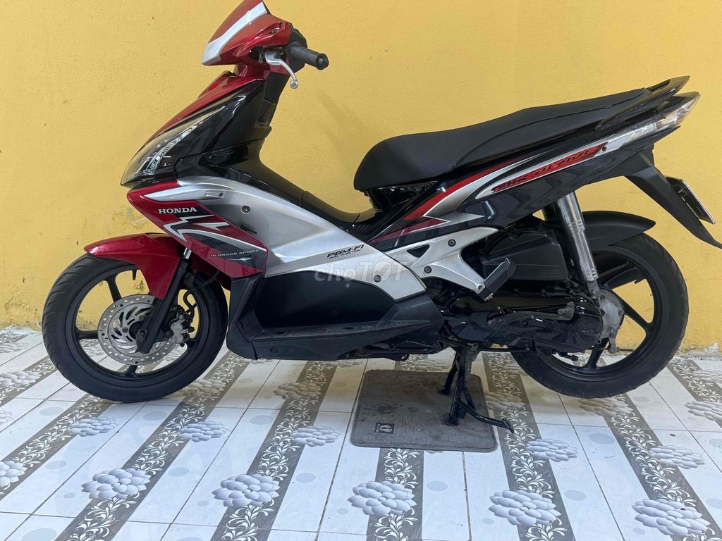Air Blade 125 2010 красно-черный, супер новый