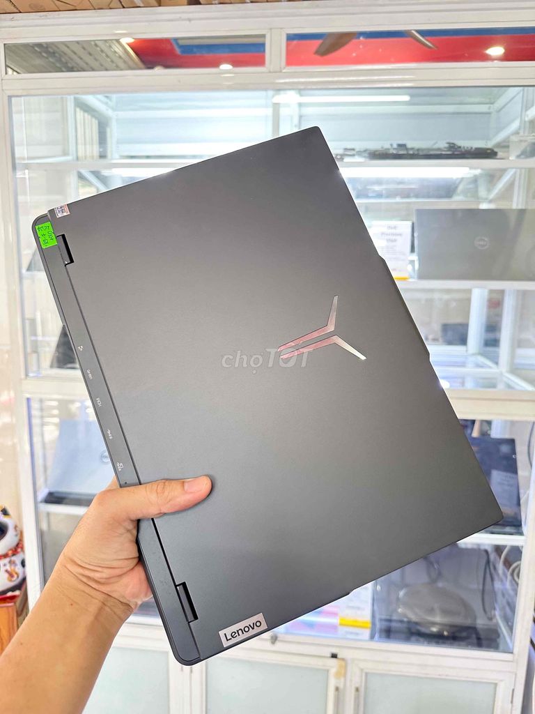 Фото 2: Lenovo Legion R9000P 2024 как новый, зарядка 26 раз