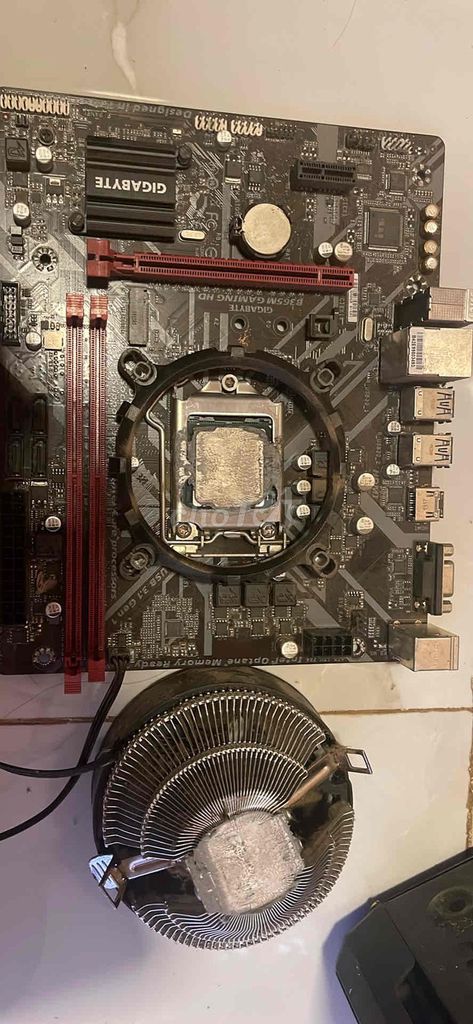 Материнская плата Gigabyte B365M Gaming HD i3 9100f