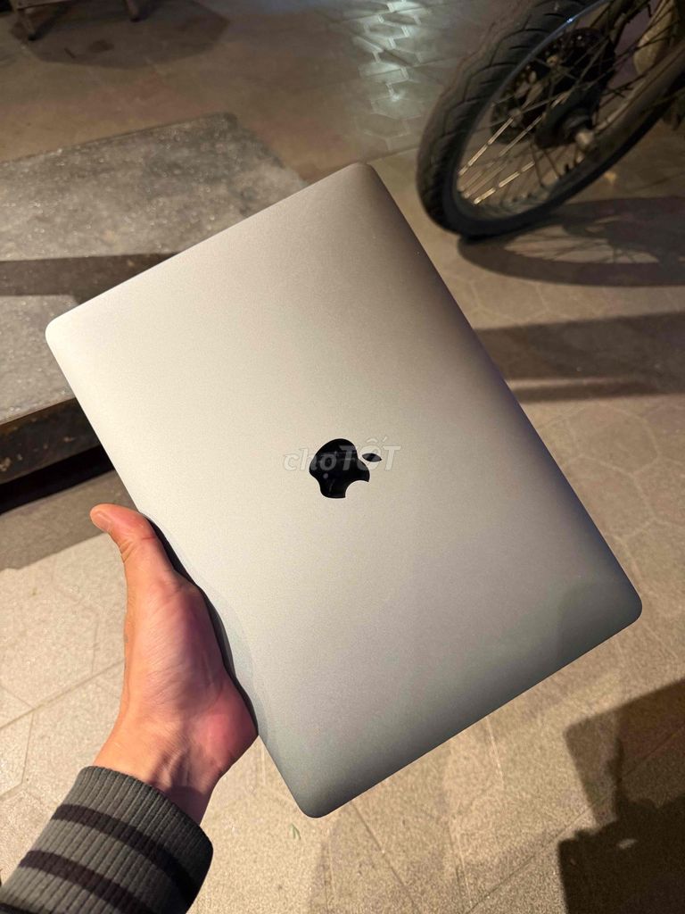 Фото 3: Macbook Pro 2019 i5 8GB/256GB Серый