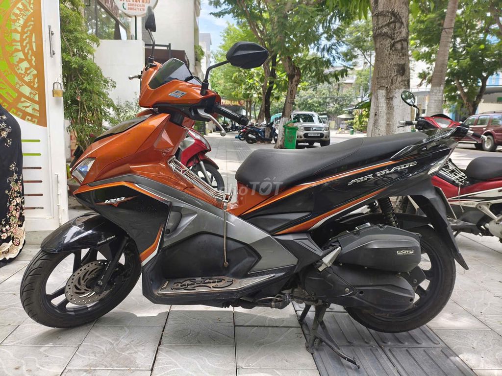 Honda Air Blade 2017 оранжево-черный, 46 561 км