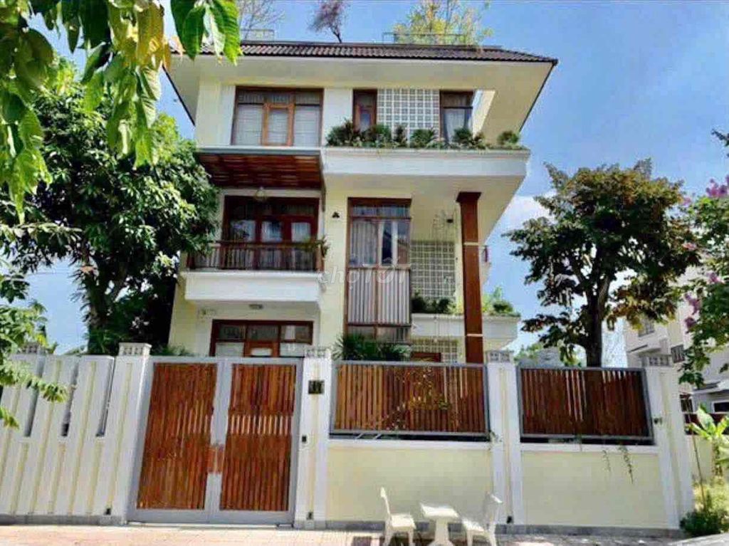Аренда виллы 6 спален — бассейн — лифт — 65 млн