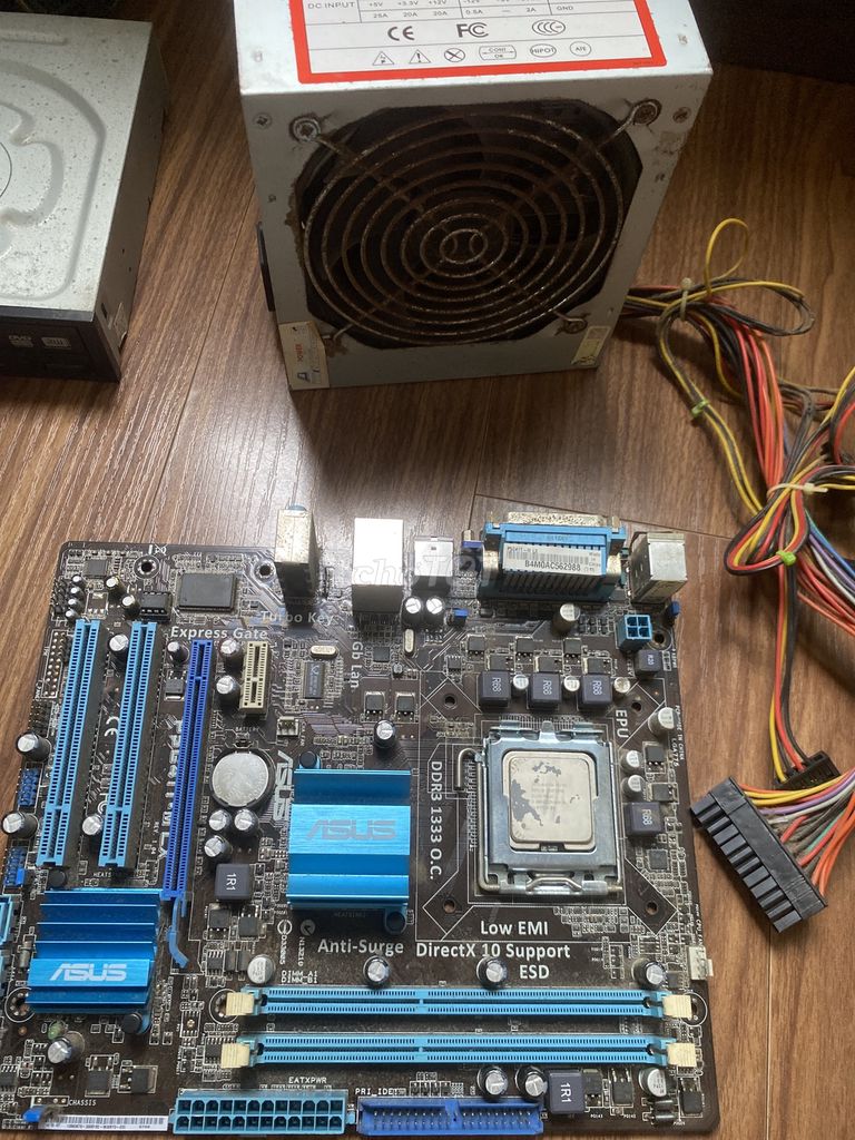 Материнская плата ASUS DDR3 2GB