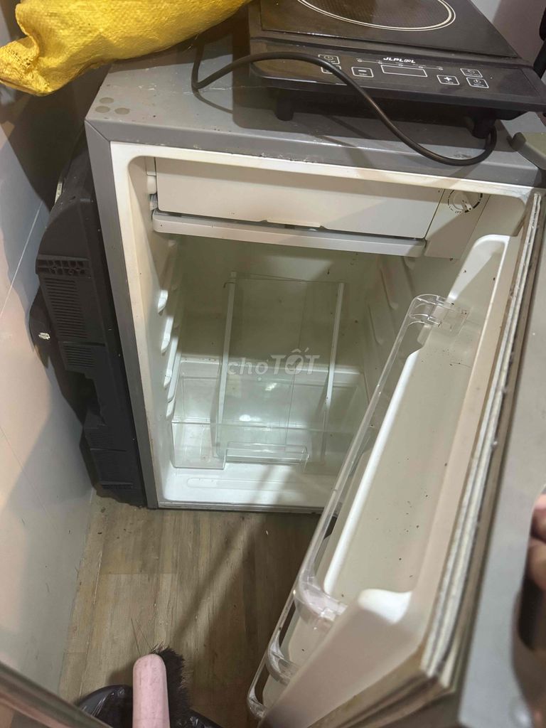 Фото 2: Мини-холодильник Electrolux серебристый, энергосберегающий