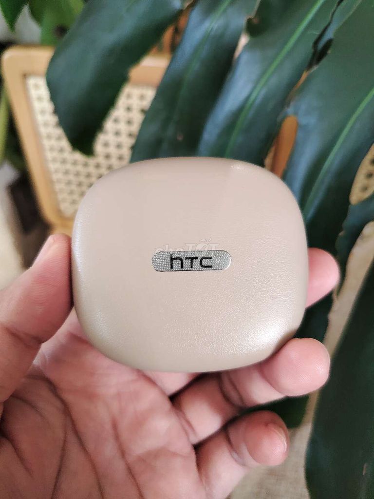 Наушники HTC коричневые, перевод на 200 языков