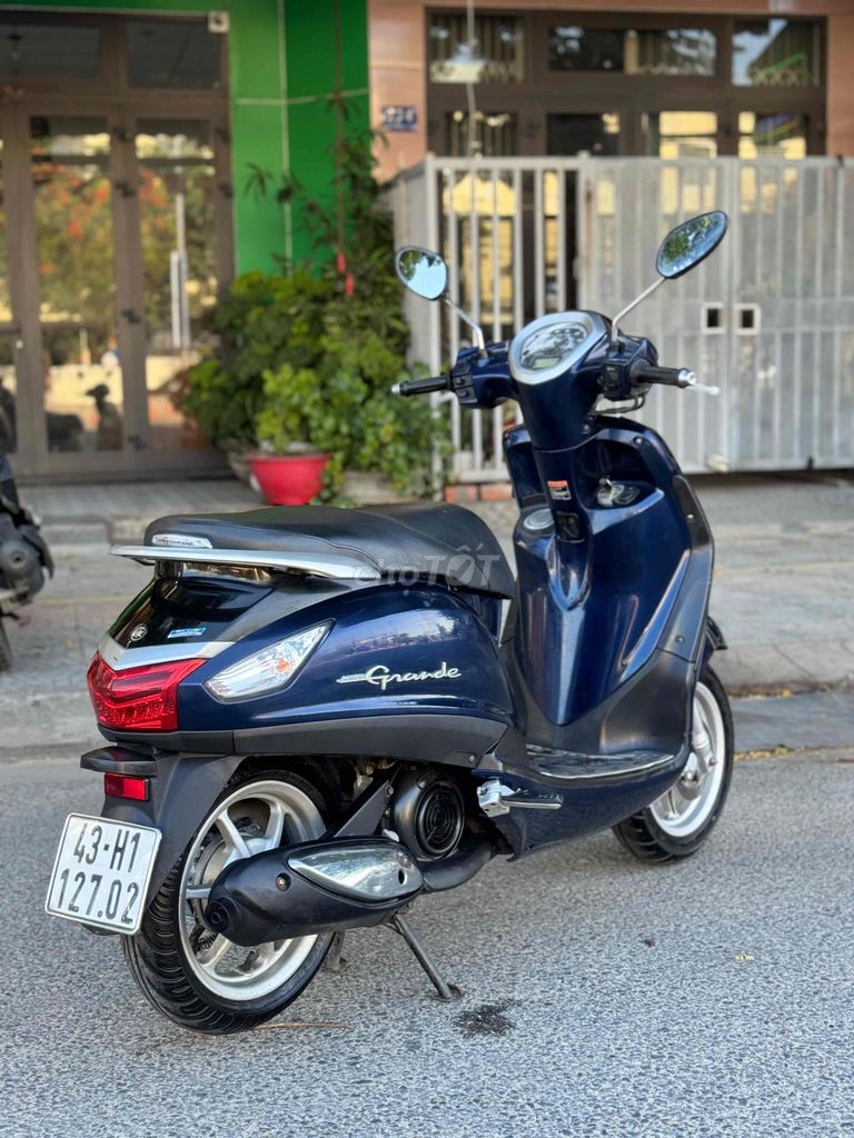 Фото 3: Yamaha Grande синий скутер