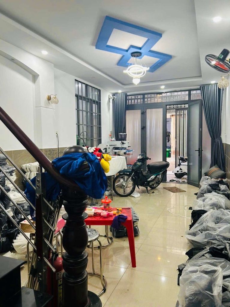 СРОЧНО ПРОДАЁТ ХОЗЯИН 2 ЭТАЖА, 4.6X23М, ПРЯМО В РАЙОНЕ ДОНГБО БАУКАТ, ВСЕГО 8 МЛРД X.