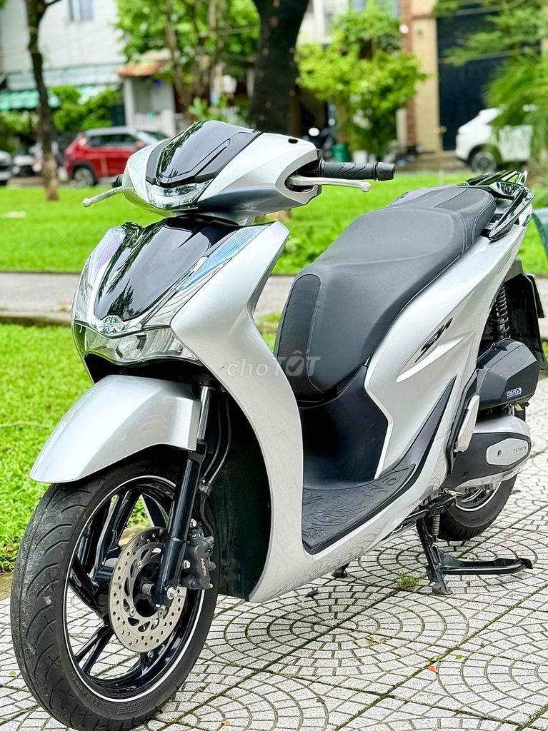 Фото 2: Honda SH 125 2023 серебристый
