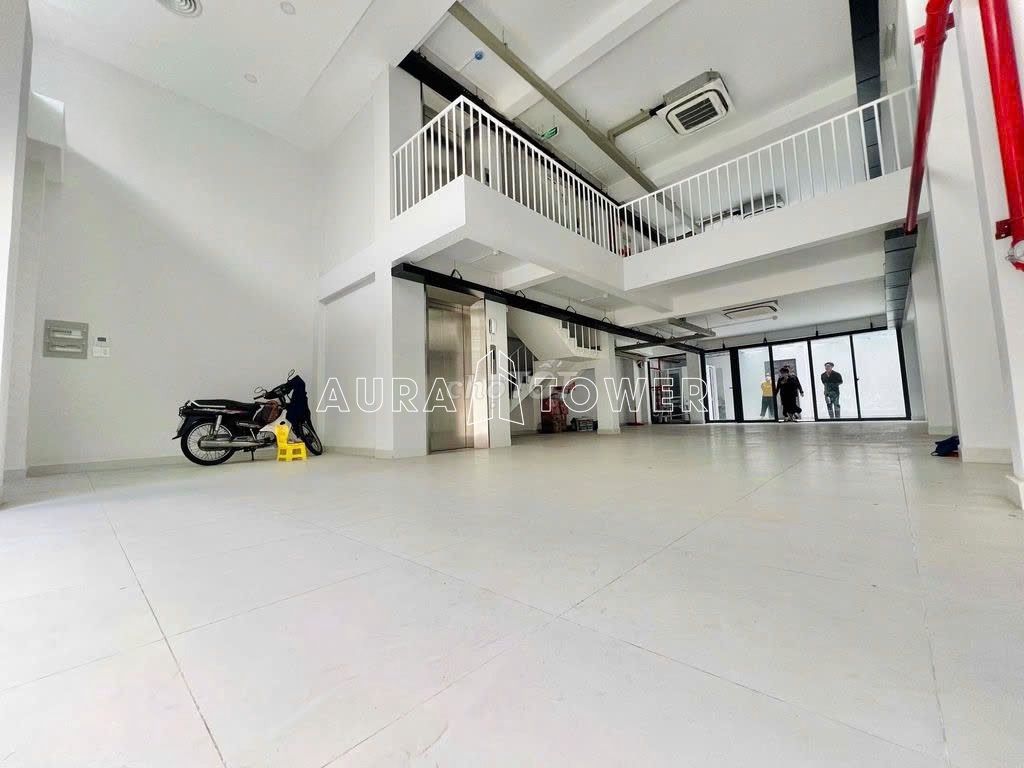 Фото 2: Сдается дом, фасад Lê Trung Nghĩa * 8x20м * 1 первый этаж 5 этажей * лифт