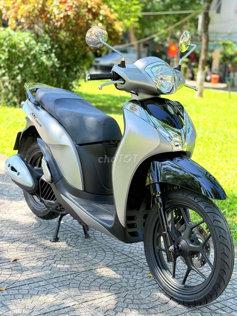 Фото 3: Honda Sh mode 2018 серебристый автоматический