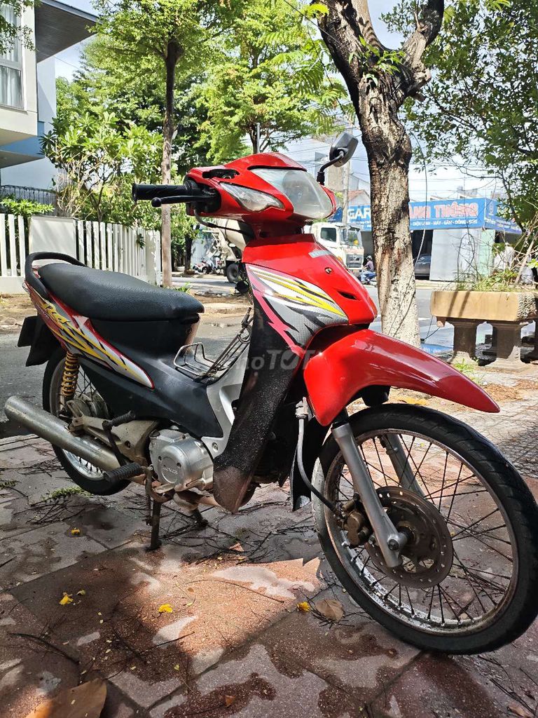 Honda Wave RS работает тихо, все функции в наличии