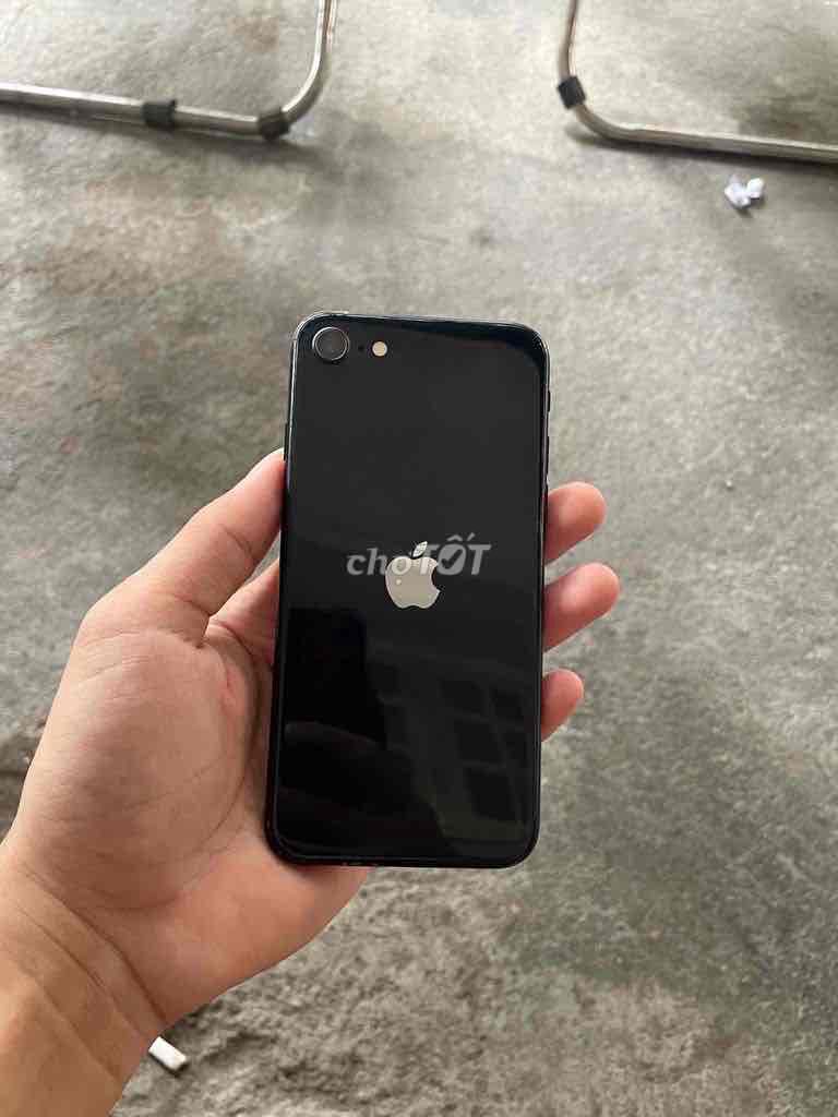 Apple iPhone SE черный A13 Bionic 73%
