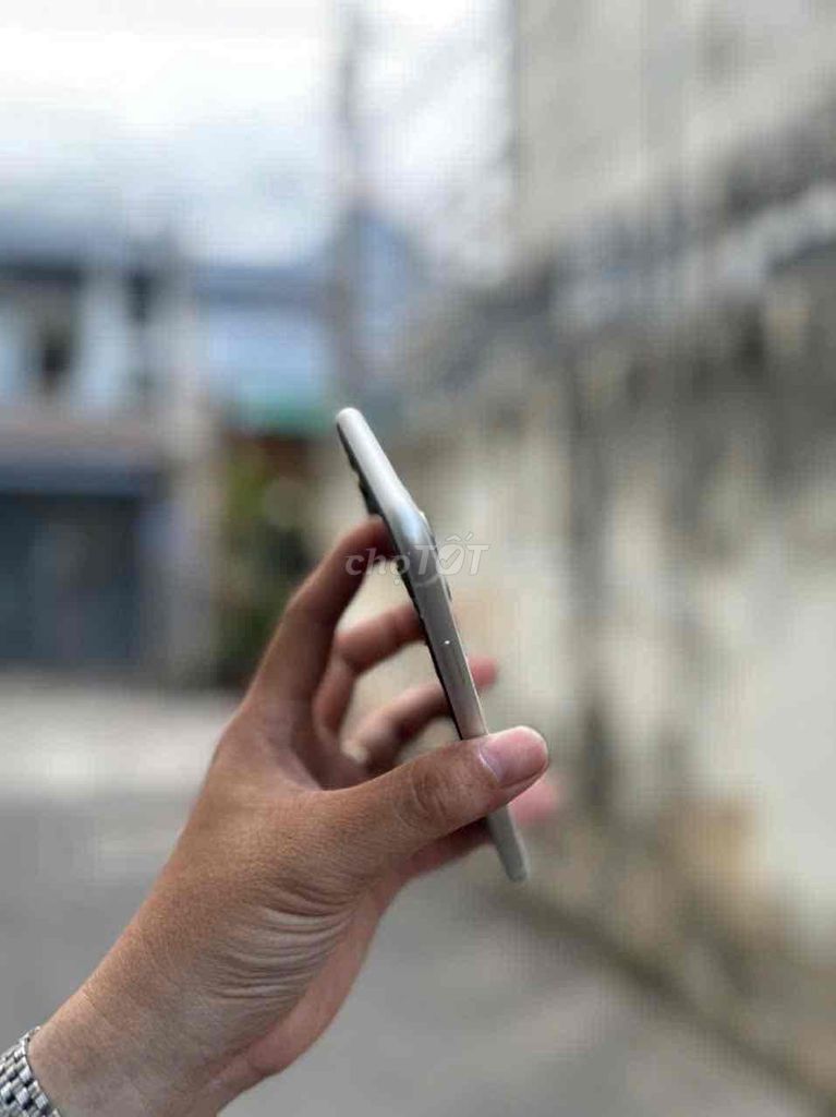 Фото 2: Apple iPhone 11 128GB Silver Like New
