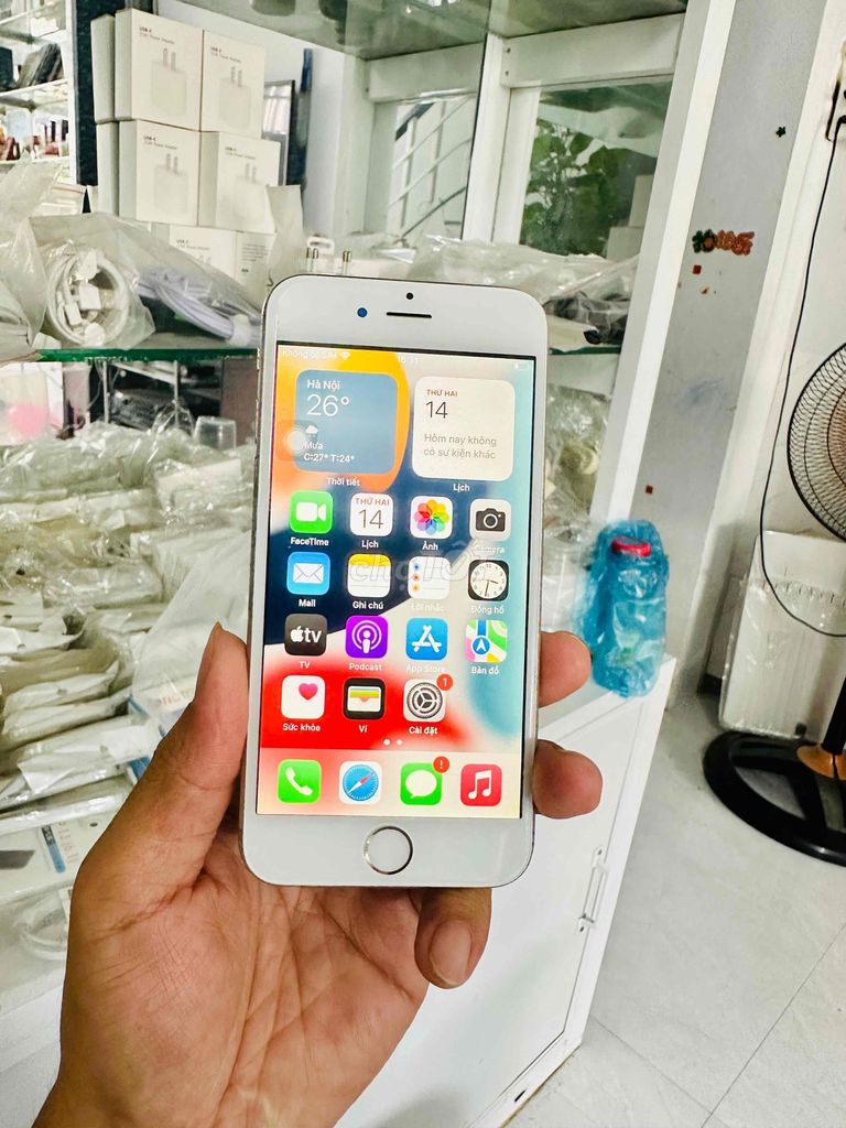 Apple iPhone 6s 32GB серебристый, срочная продажа