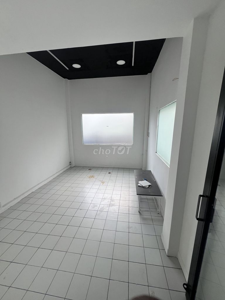 Аренда помещения на 1-м этаже (60 м², отдельный санузел), фасад улицы Хоанг Ша, квартал Тан Динь