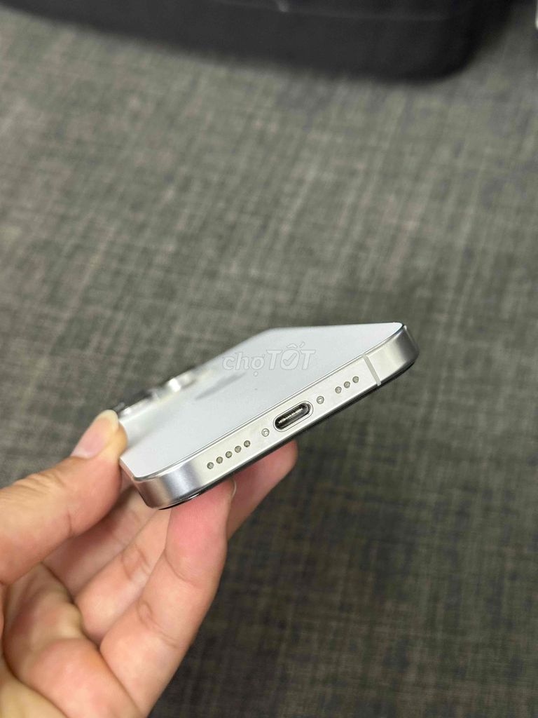 Фото 3: Apple iPhone 16 Pro 256GB Серебристый 95%