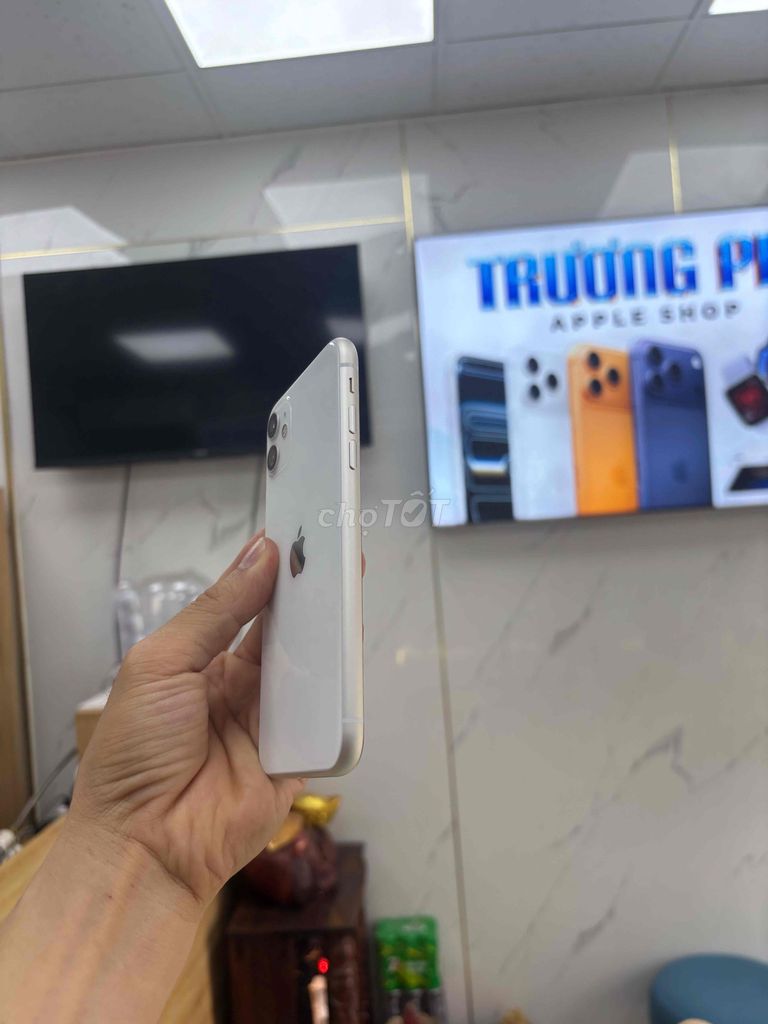 Фото 2: Apple iPhone 11 64GB Белый Б/У