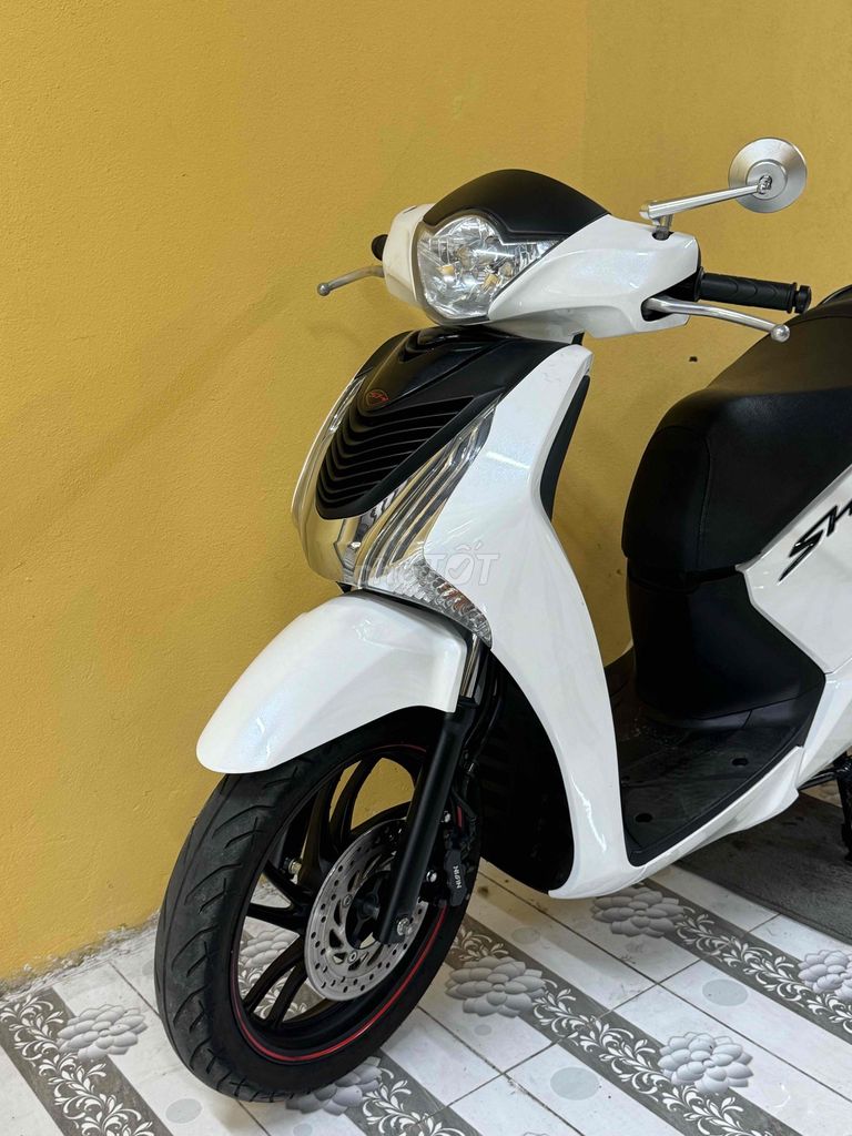 Фото 3: Honda SH 125 2015 Trắng đen
