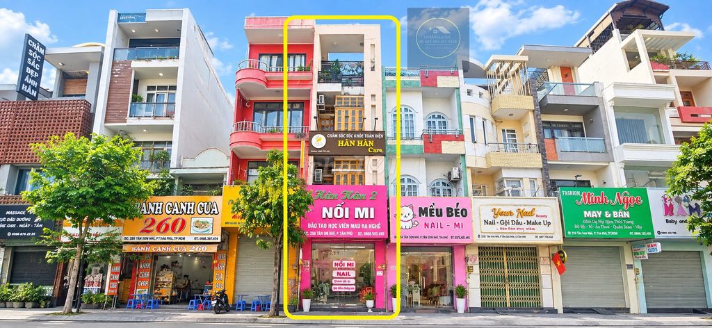Фото 2: Аренда дома, фасад Tân Sơn Nhì, 68м², 4 этажа, 29 млн — рядом с перекрёстком