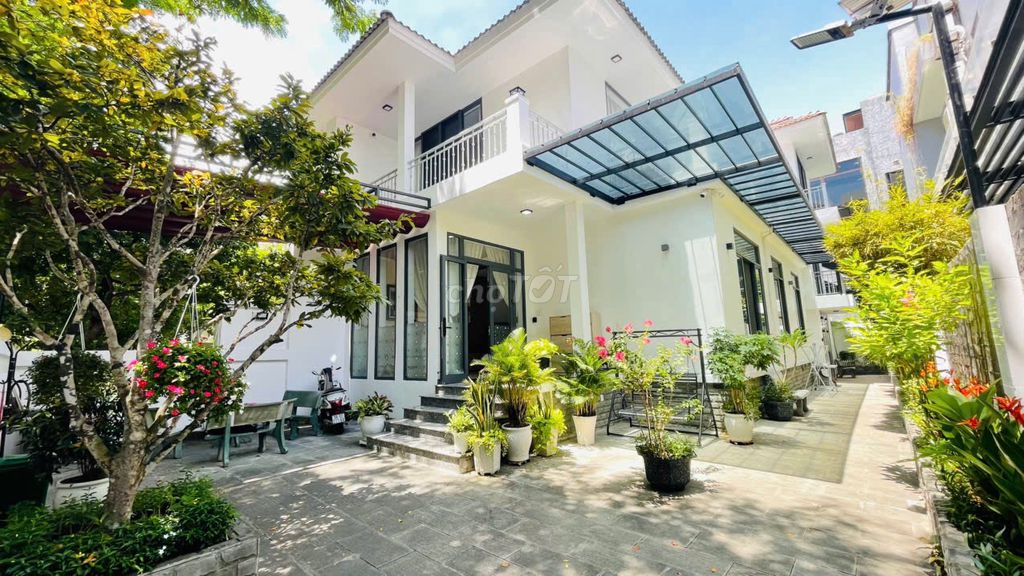 Аренда виллы 3 этажа, район Euro Village Дананг, 250м2, 70 млн