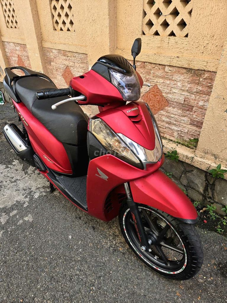 Фото 3: Honda SH300i 2015 Красный