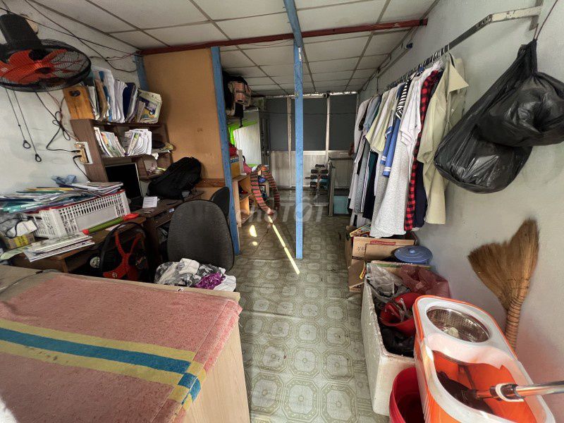 Фото 2: Продажа дома в переулке для автомобилей, сквозной проезд на улице Лак Лонг Куан, район 11, 33м2, всего 2 млрд 99