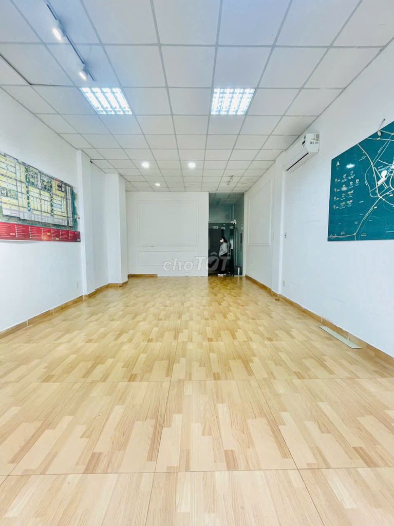 Фото 2: Сдается городской дом CITYLAND CENTER HILL_4 этажа_5x20_новый красивый дом