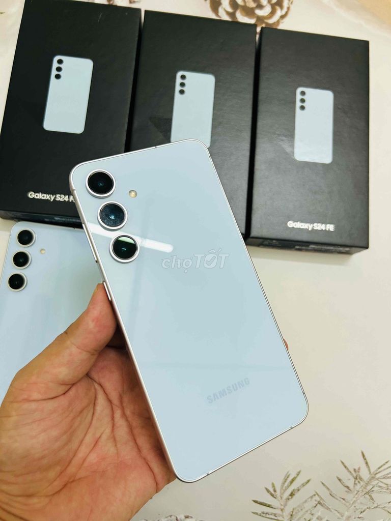 Фото 2: Galaxy S24 FE 5G 128GB как новый, полный комплект, оригинал