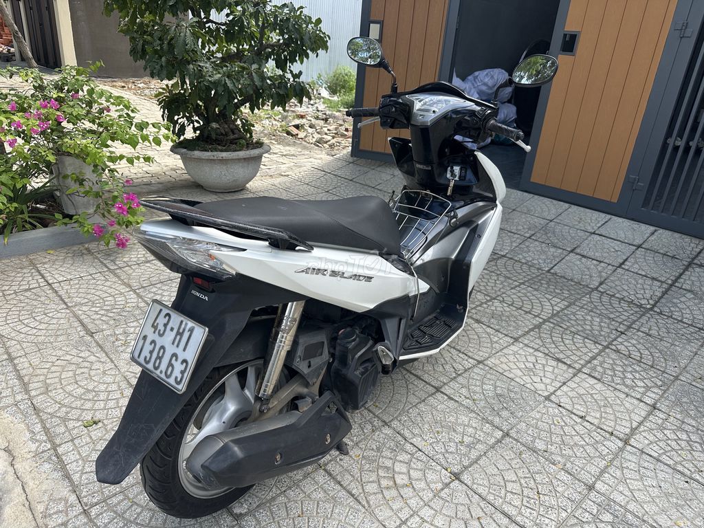Фото 3: Honda Air Blade 2015 белый черный 1 владелец