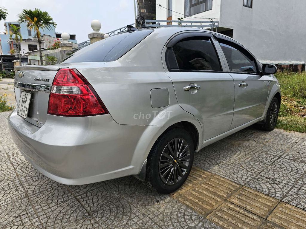 Фото 2: Chevrolet Aveo седан, серебристый, 110000 км