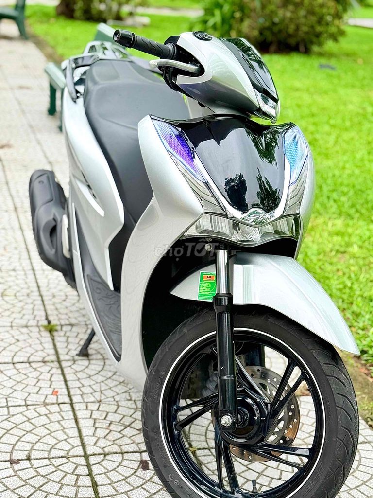 Фото 3: Honda SH 125 2023 серебристый