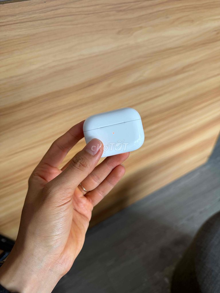 Фото 2: Наушники Apple AirPods Pro 2 с шумоподавлением