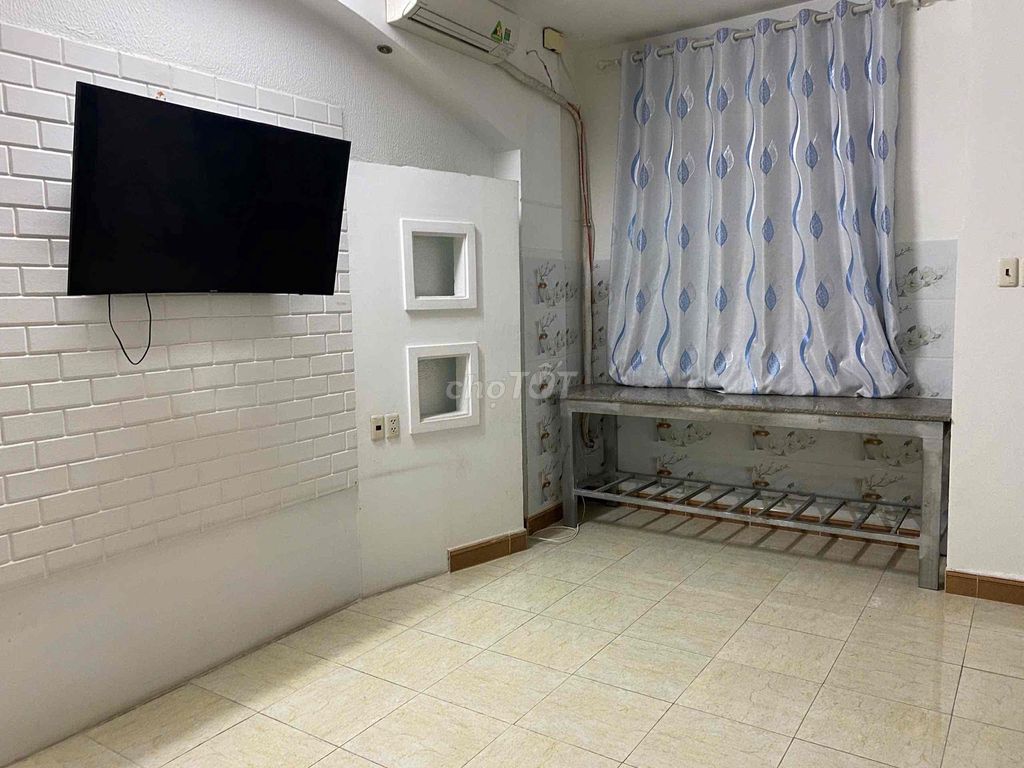 Фото 2: Отдельная комната, район 8, большой балкон, 50 м²