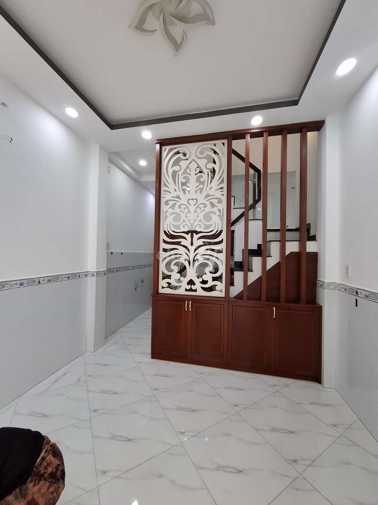 Продаётся дом в переулке на улице Бонгсао, район 5, округ 8 (бывший), новый квартал Биньдонг
