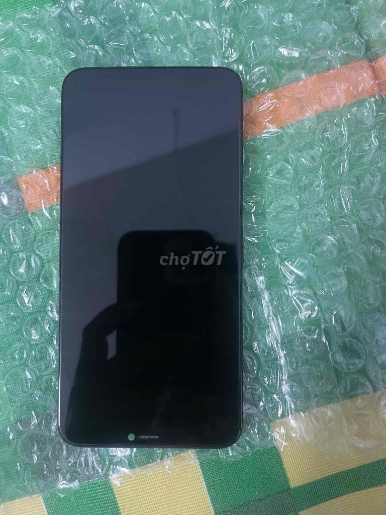 Экран iPhone черный