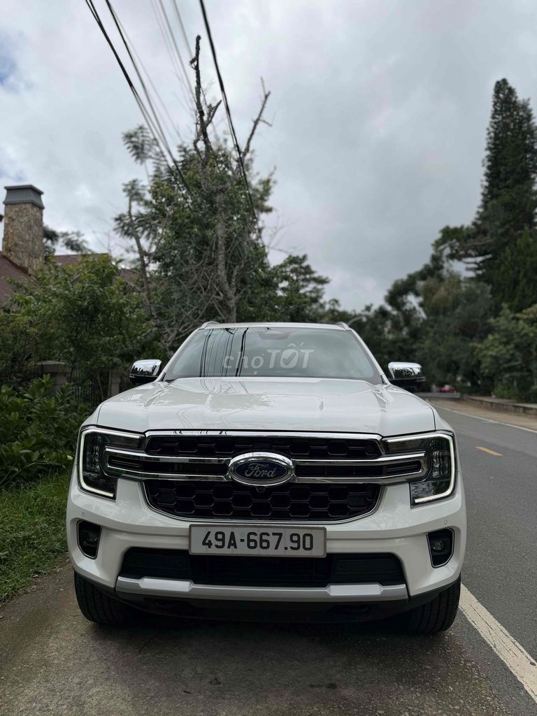 Ford Everest Titanium 2024 Белый 16000 км