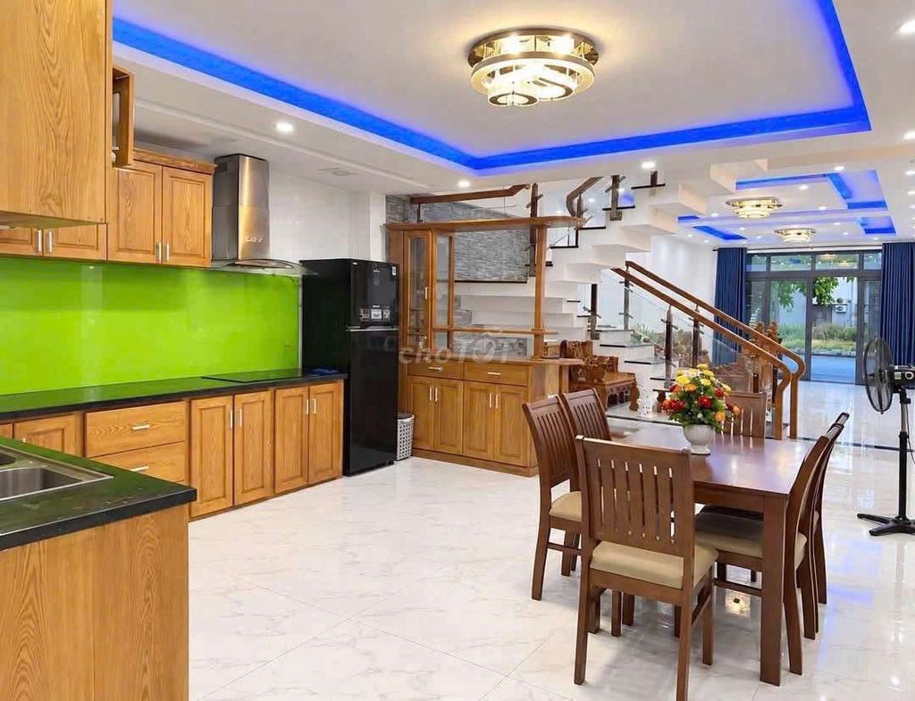 Фото 3: 💥🏡СДАЁТСЯ АРЕНДА 3-ЭТАЖНЫЙ ДОМ С ФАСАДОМ НА УЛИЦУ: ДОАН КХУЭ - РАЙОН НАМ ВЬЕТ А