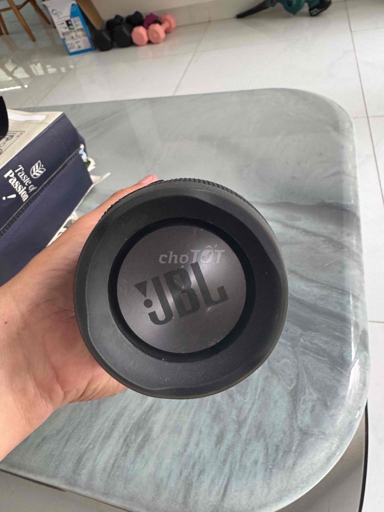 Фото 3: Портативная колонка JBL Charge 3 черная, б/у