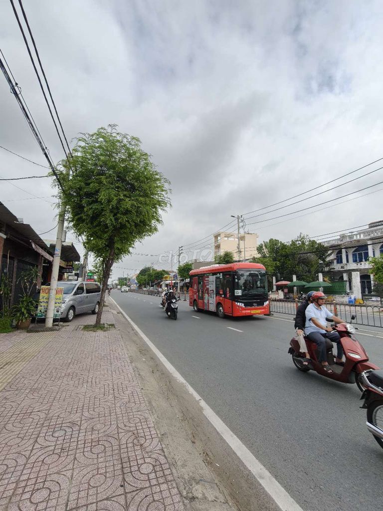 Фото 2: Дом 6x32 м, фасад на улице То Ки, рядом с офисом нотариуса Dat Viet. 1 этаж, 2 верхних этажа. Цена 15,5 млрд