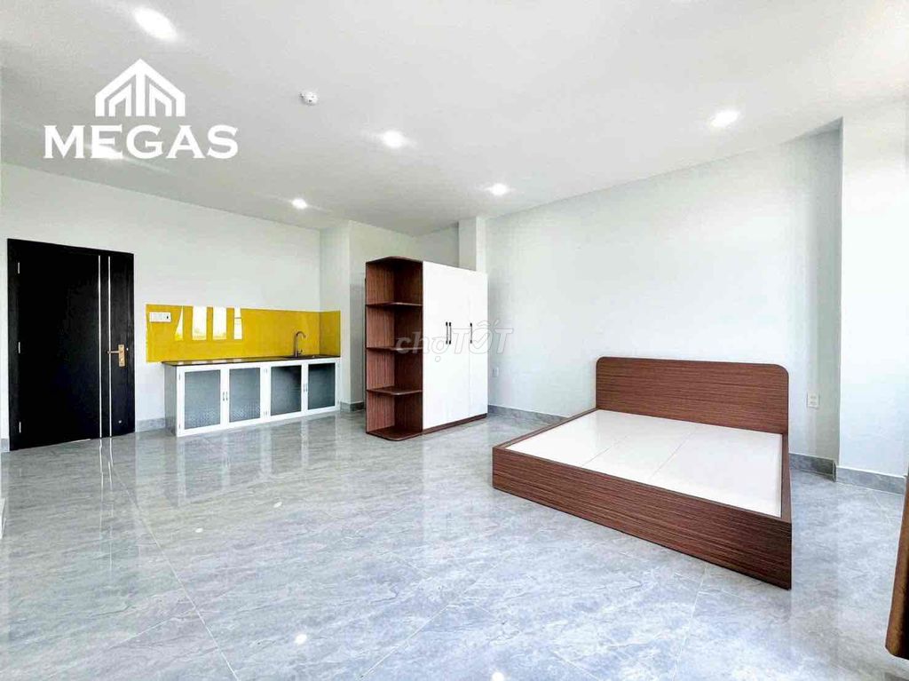 Фото 2: Квартира с балконом, полностью меблированная, 40 м², рядом с парком Ланг Хоа