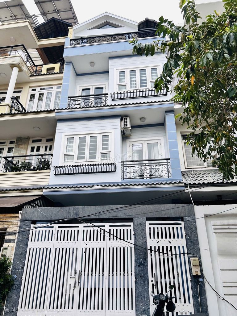 ДОМ НА УЛИЦЕ НГУЕН ВАН ДАУ, ПЛОЩАДЬ: 4,5x20М, 1 ЭТАЖ + 2 ЭТАЖА + ТЕРРАСА, СДАЁТСЯ В АРЕНДУ
