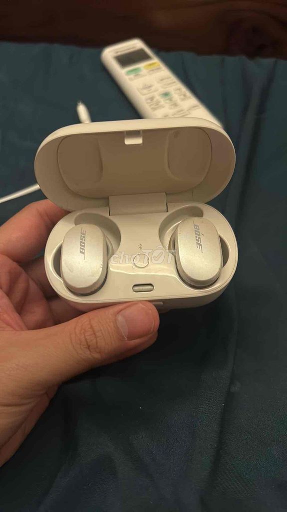 Белые наушники Bose