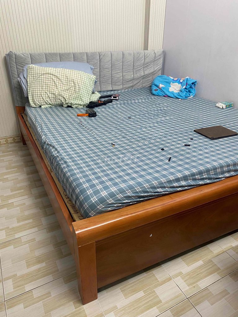 Кровать Thắng Lợi из каучукового дерева 1м8х2м коричневая